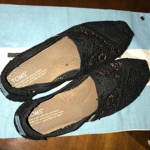 Black Lacey Toms